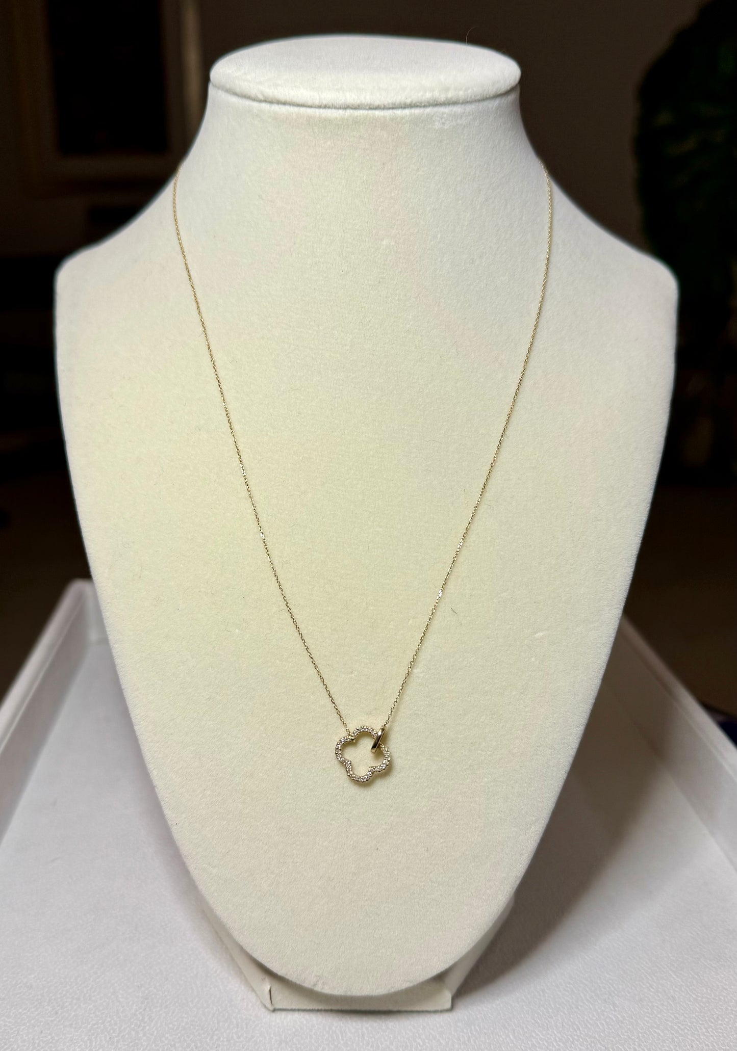 Cadena Clover Elsy Romero