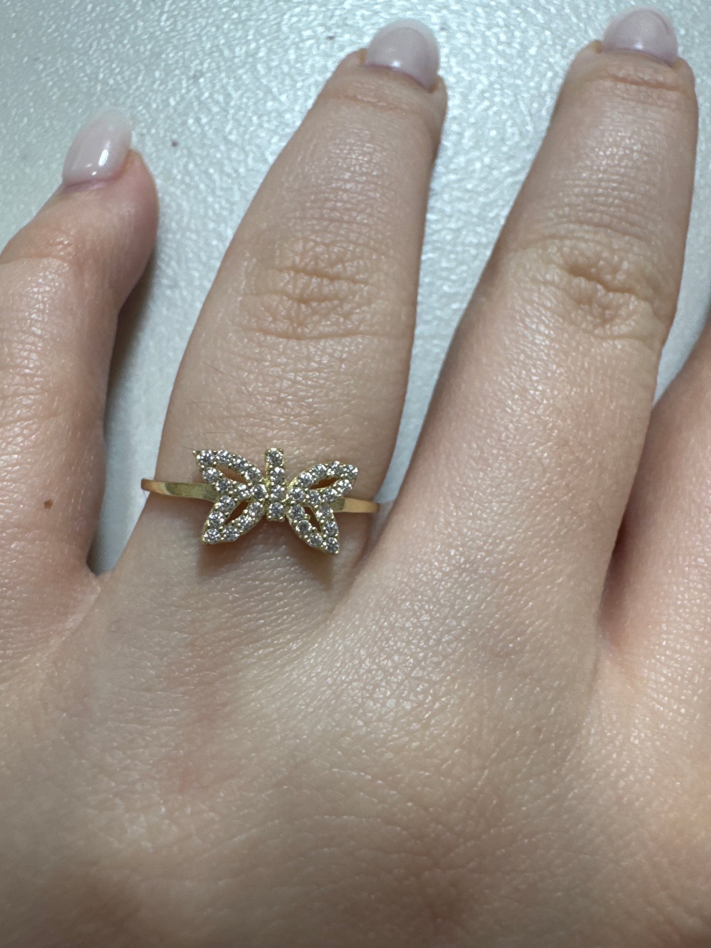 Alicia Anillo size 8 con mariposa 10k